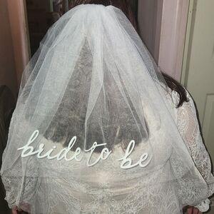 Bride-to-Be White Bridal Veil Hair Accessory
